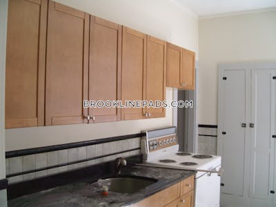 Brookline 4 Bed 2 Bath BROOKLINE- BOSTON UNIVERSITY $6,100  Boston University - $6,600 No Fee