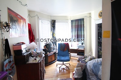 Cambridge /3 Beds 1 Bath  Central Square/cambridgeport - $4,600 No Fee